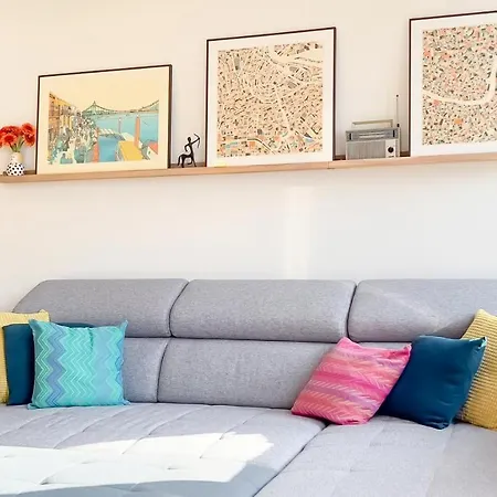 Apartment Beautiful & Bright In *
